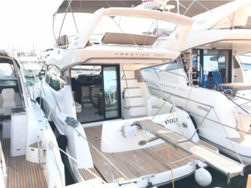 Prestige 400 Fly